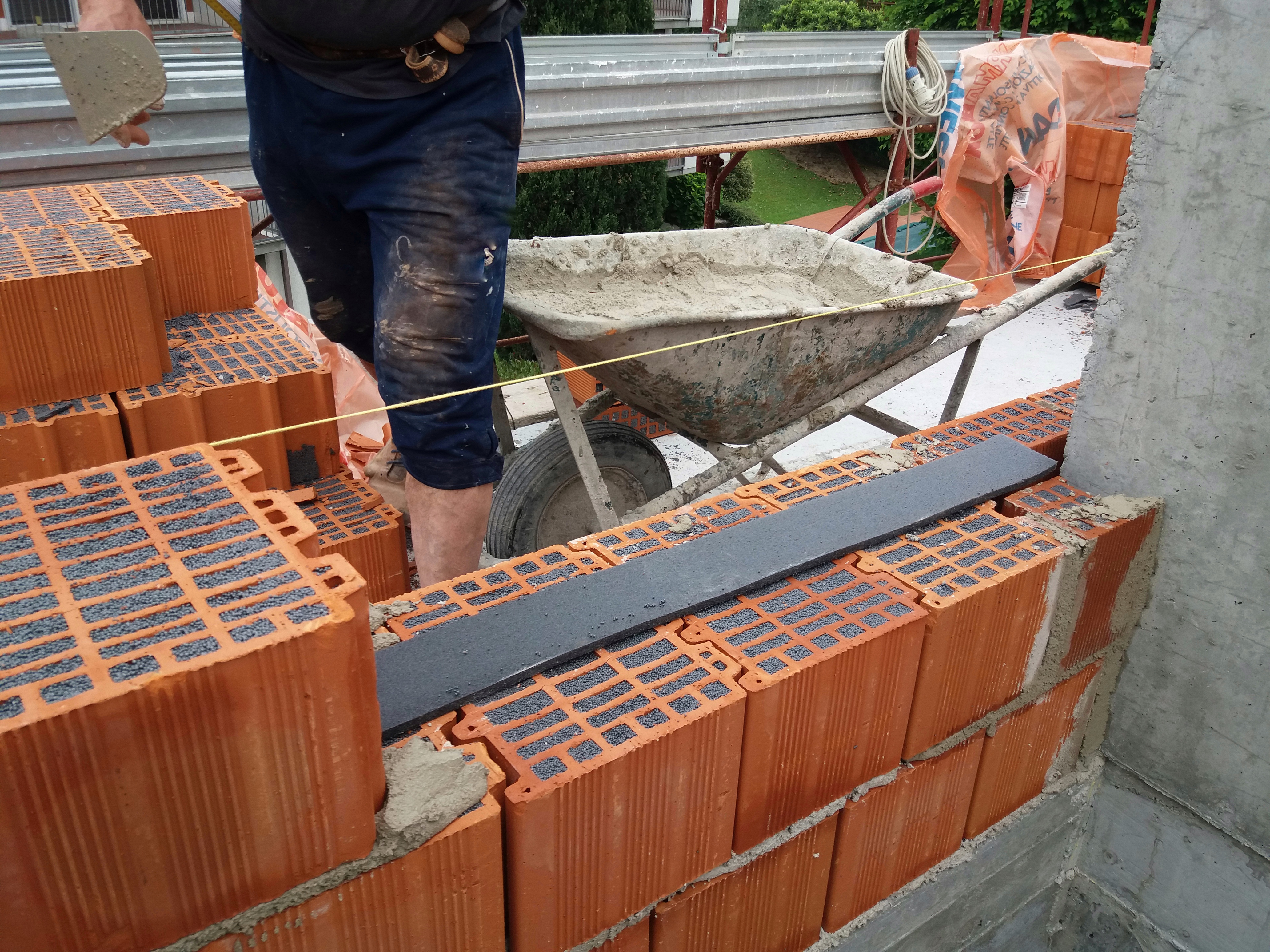 Maggiore isolamento termico con blocchi in laterizio termoisolanti